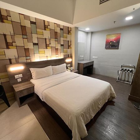 Ajang Hotel Miri Eksteriør bilde
