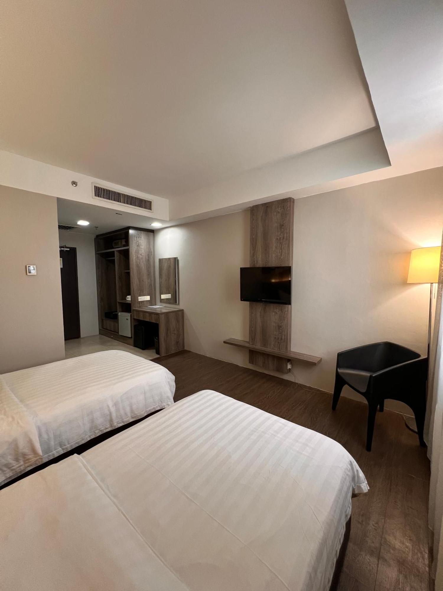 Ajang Hotel Miri Eksteriør bilde