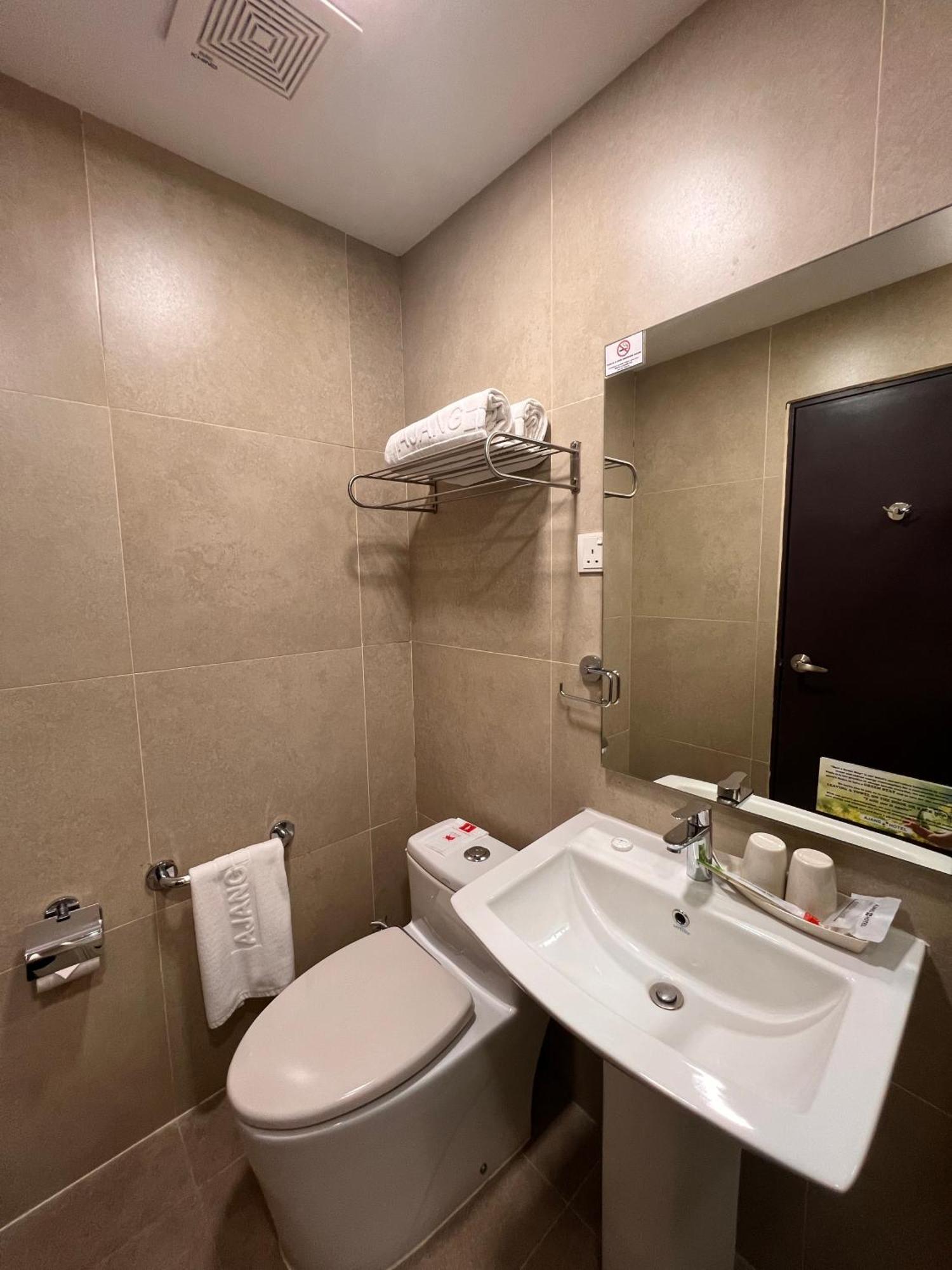 Ajang Hotel Miri Eksteriør bilde