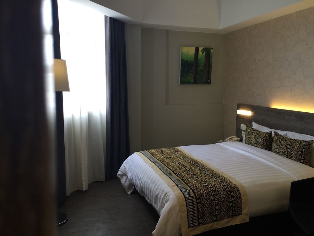 Ajang Hotel Miri Eksteriør bilde