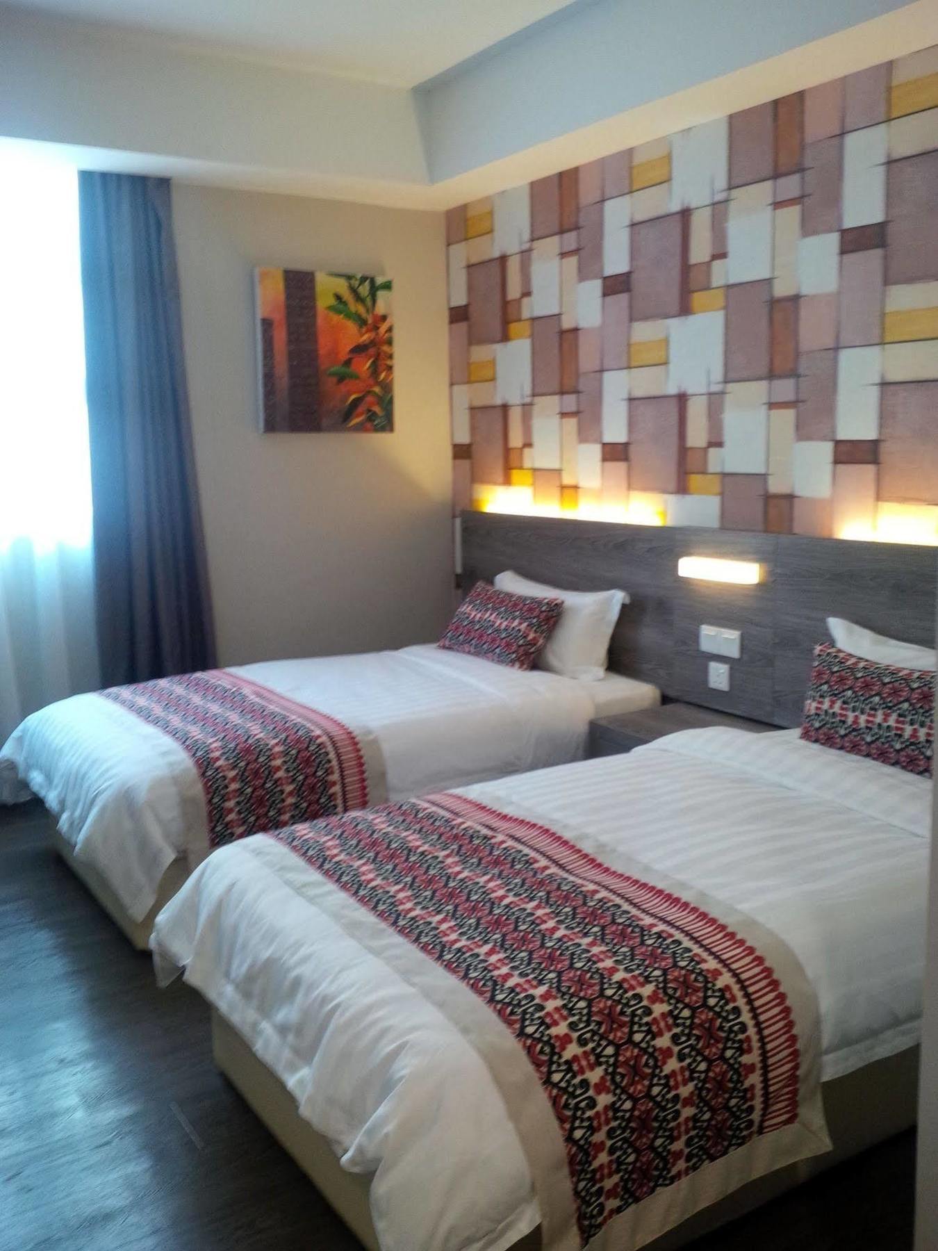 Ajang Hotel Miri Eksteriør bilde